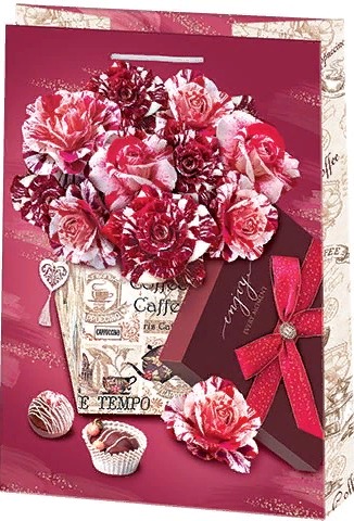 букет цветов с подарком и шоколад подарочные пакеты сумки для барышень
